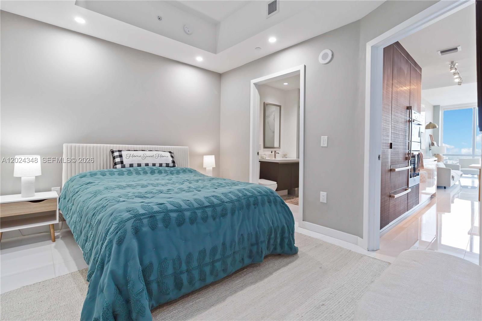 851 NE 1st Ave #3006 Miami, FL 33132