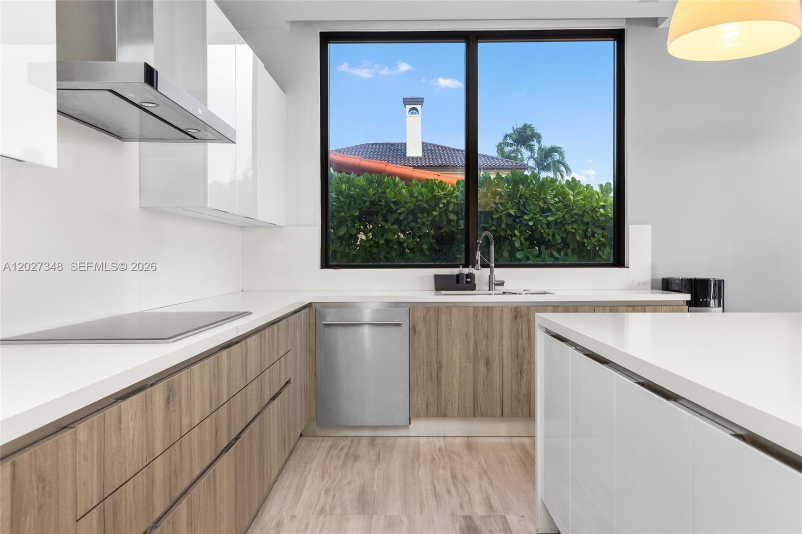 16470 NE 30th Ave North Miami Beach, FL 33160