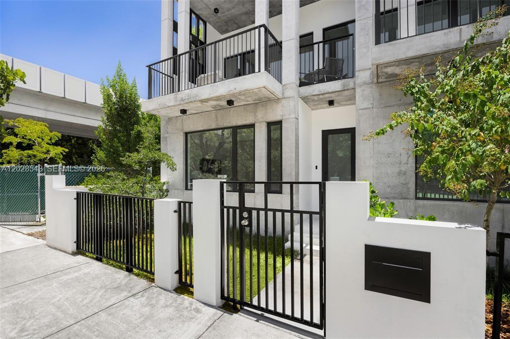 92 Sw 28th Rd #4 Miami, FL 33129