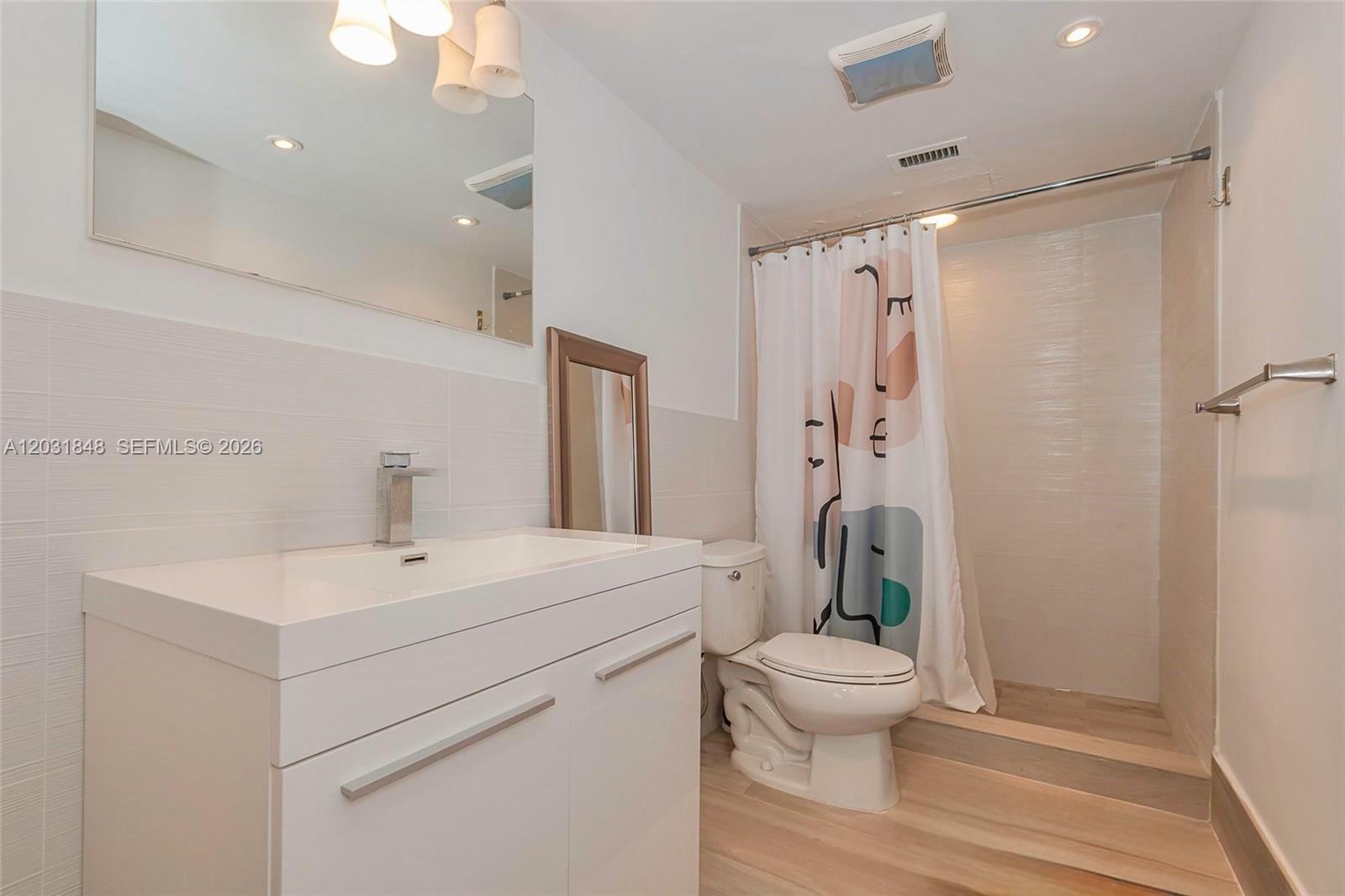 900 Bay #122 Miami Beach, FL 33141