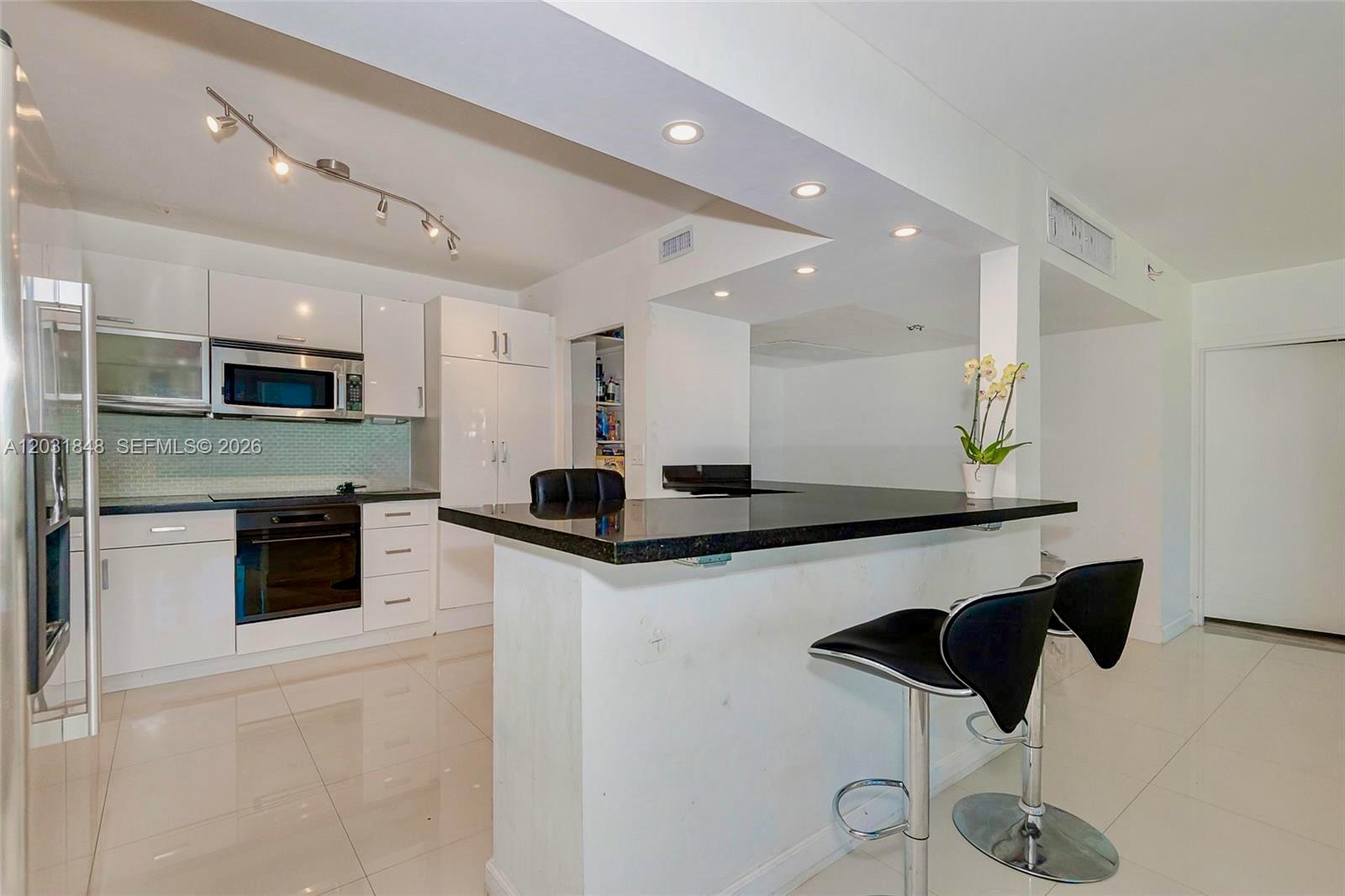 900 Bay #122 Miami Beach, FL 33141