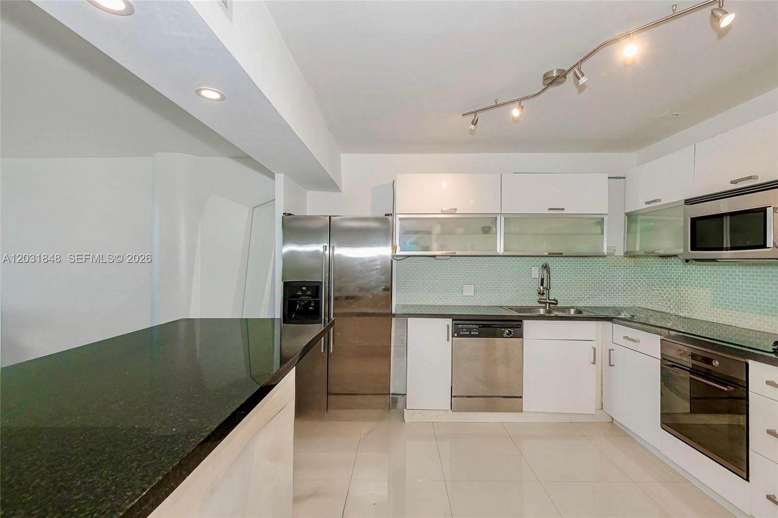 900 Bay #122 Miami Beach, FL 33141