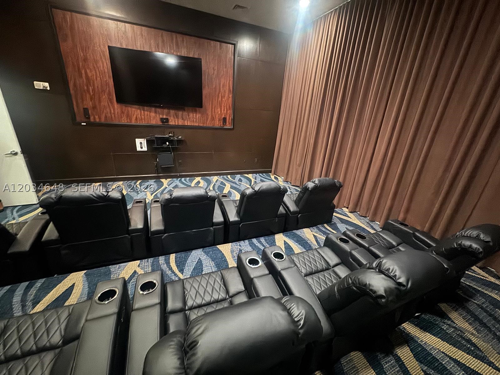 image The Venture at Aventura15