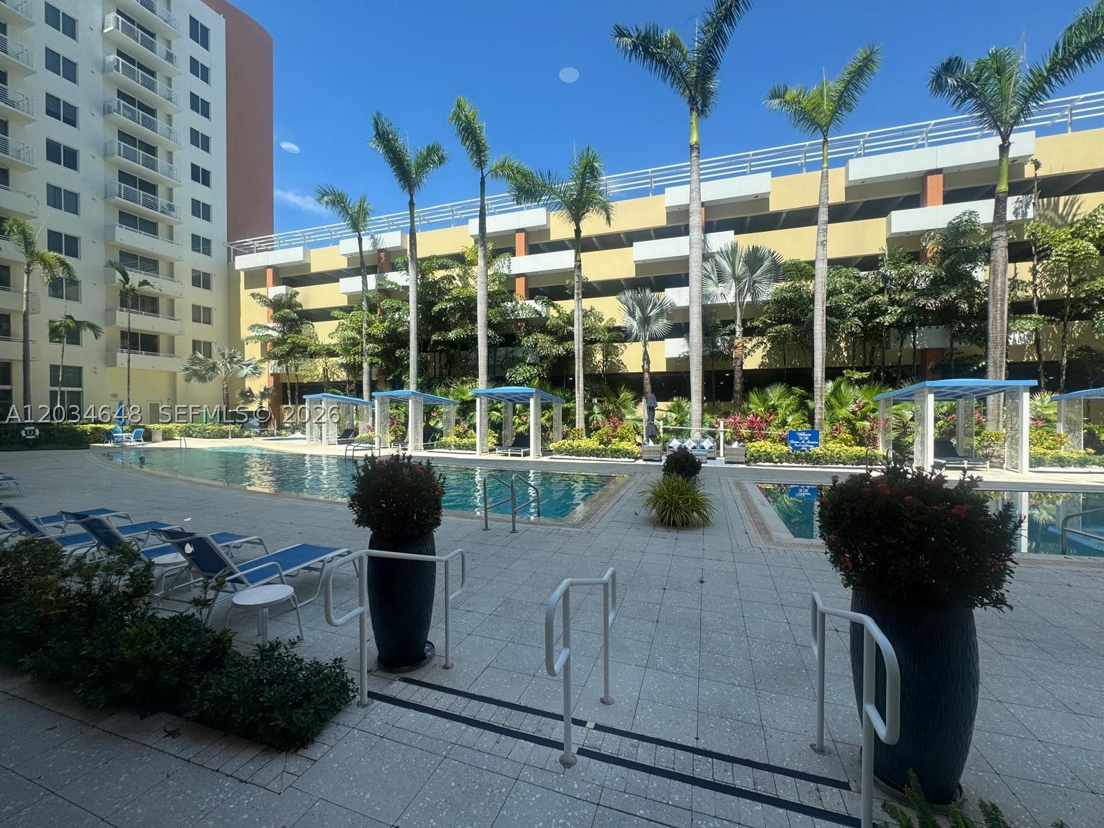 image The Venture at Aventura16
