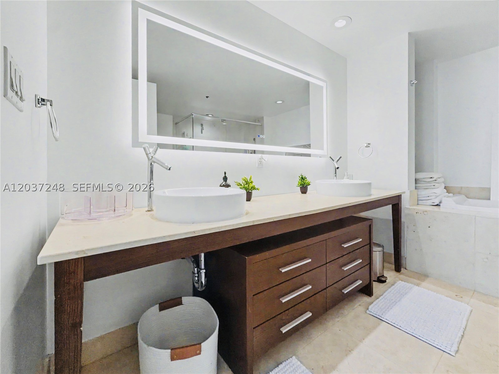 image Icon Brickell I16