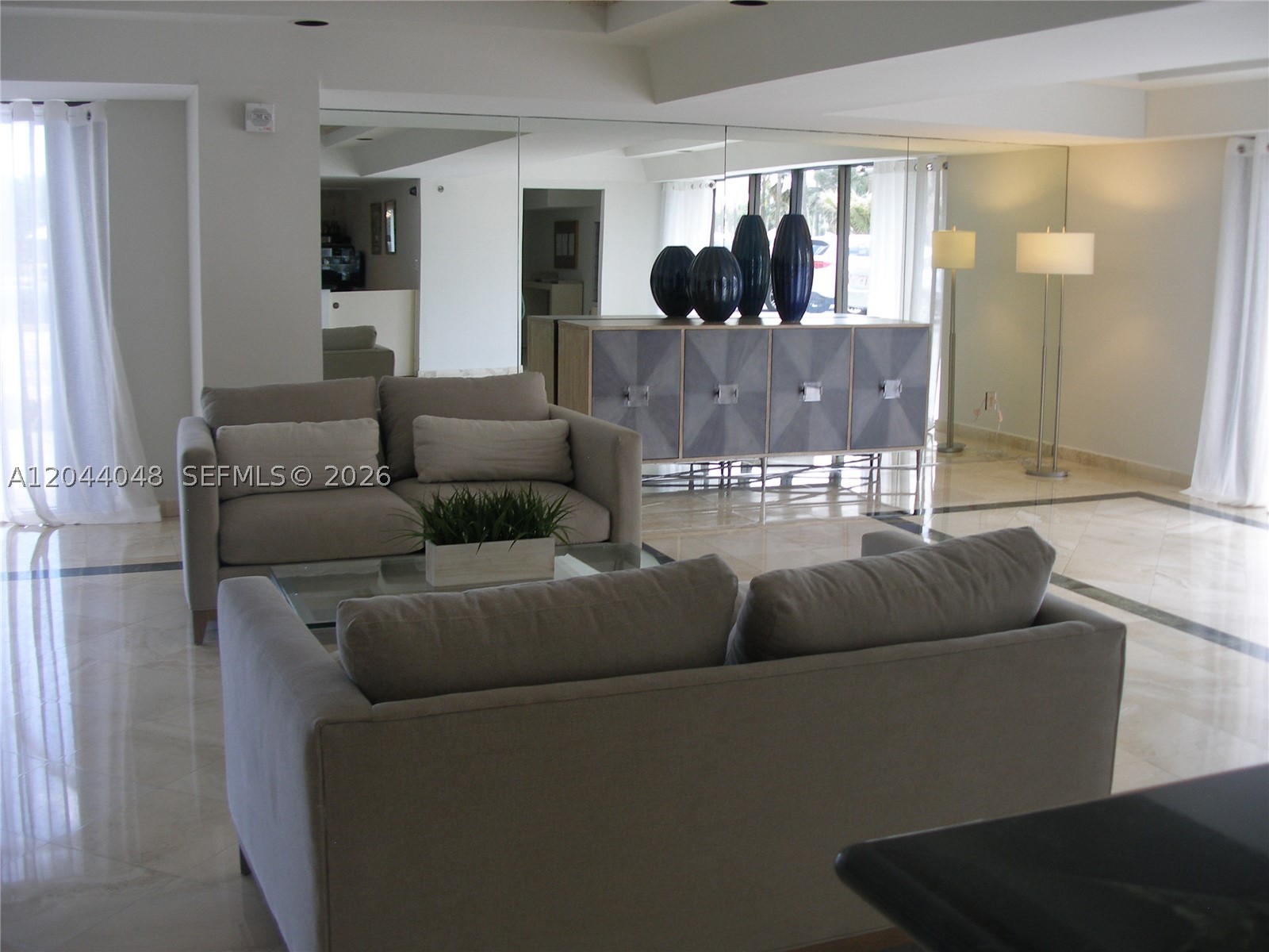 2625 Collins Ave #1805 Miami Beach, FL 33140