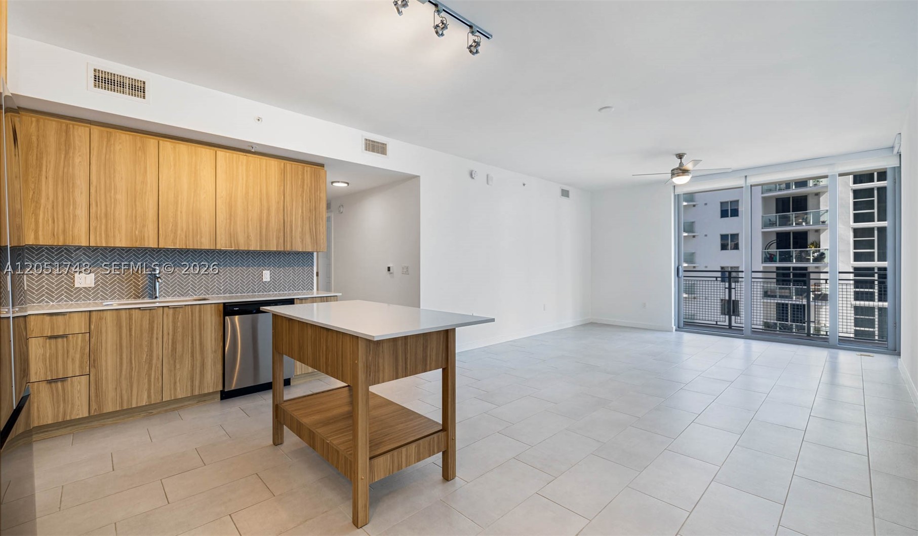2150 N Bayshore Dr #609
