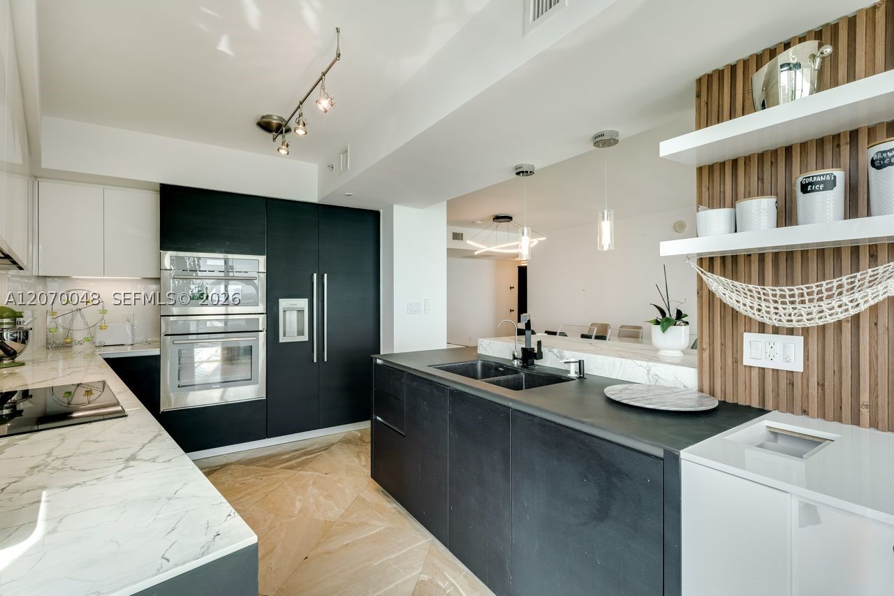 335 S Biscayne Blvd #2609 Miami, FL 33131