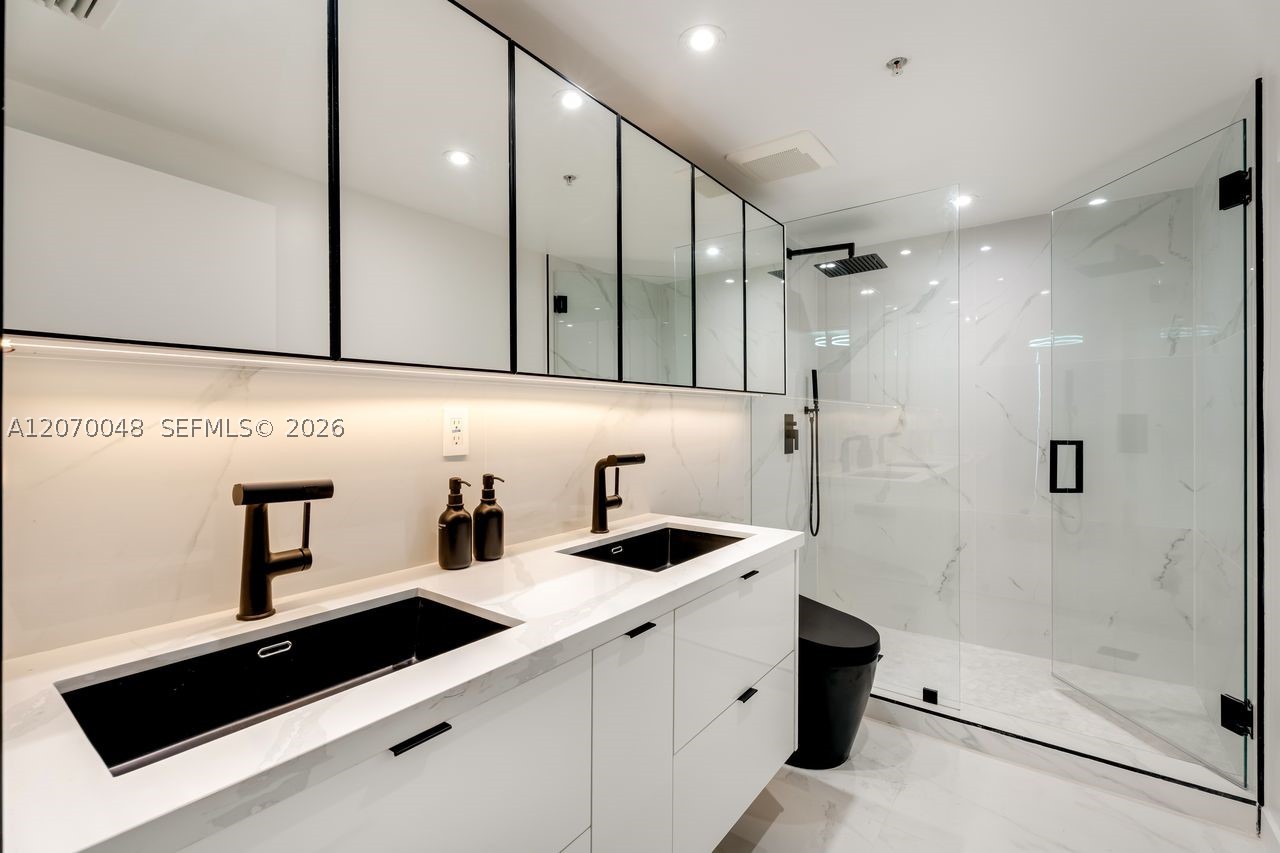 335 S Biscayne Blvd #2609 Miami, FL 33131
