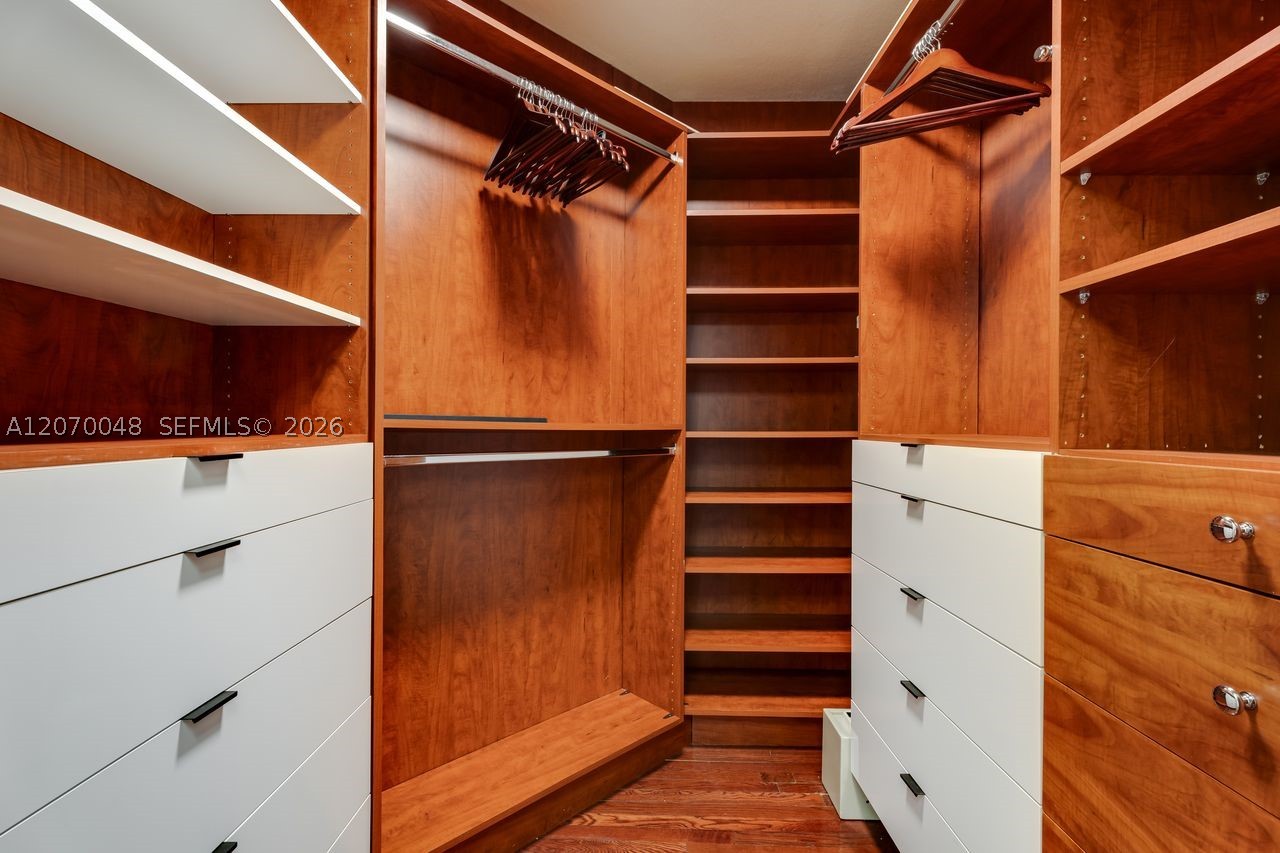 335 S Biscayne Blvd #2609 Miami, FL 33131