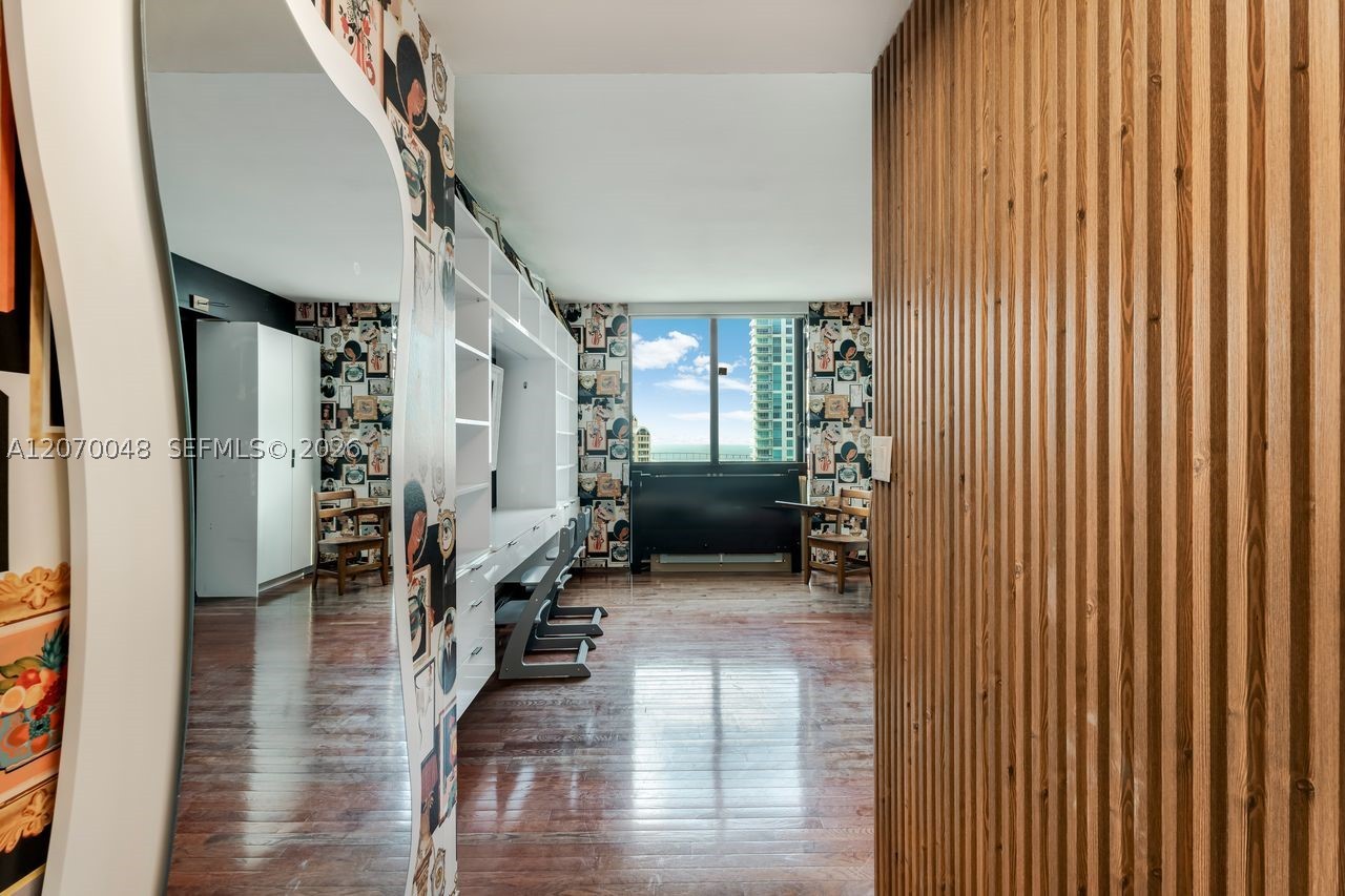 335 S Biscayne Blvd #2609 Miami, FL 33131
