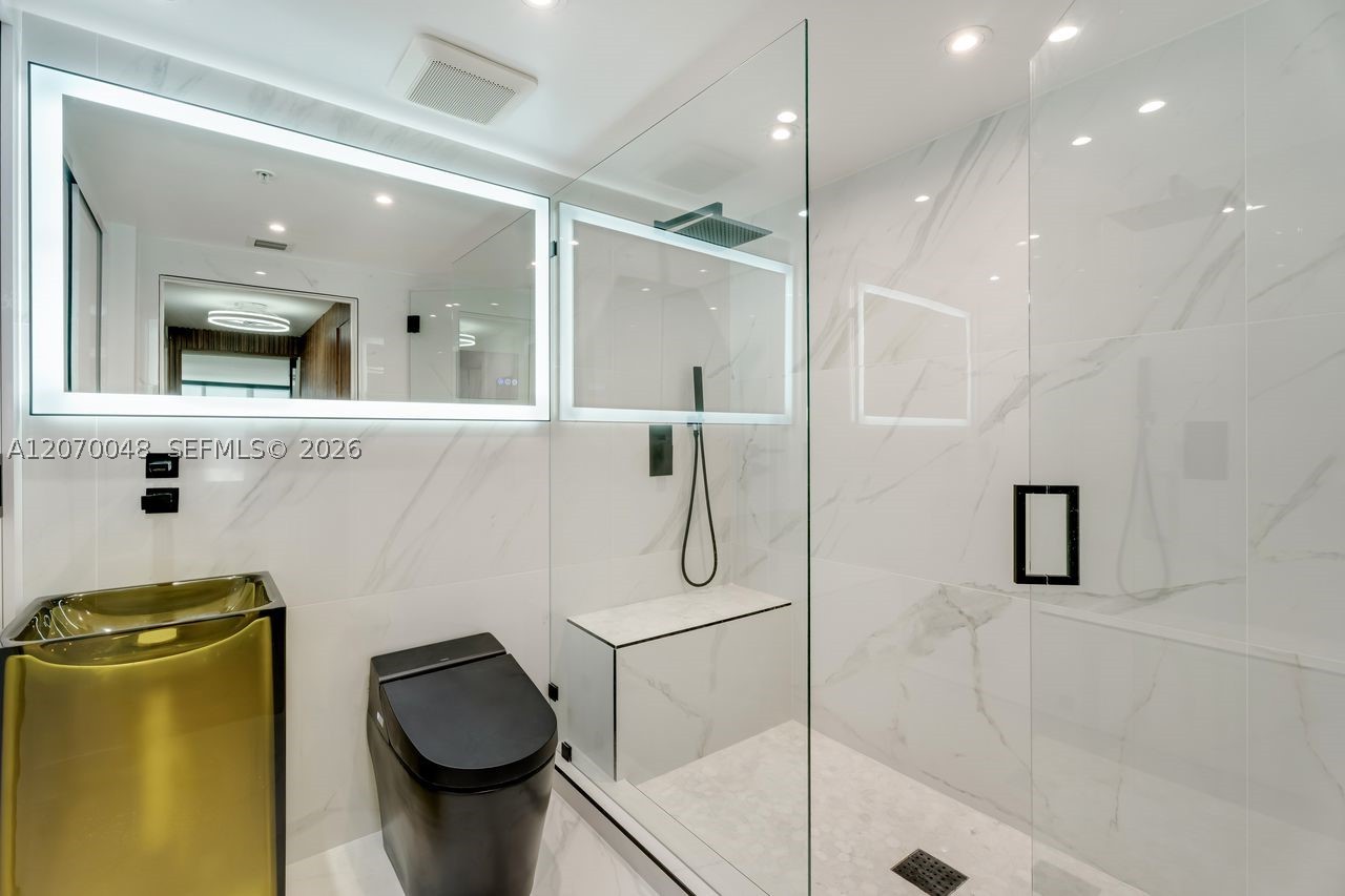 335 S Biscayne Blvd #2609 Miami, FL 33131