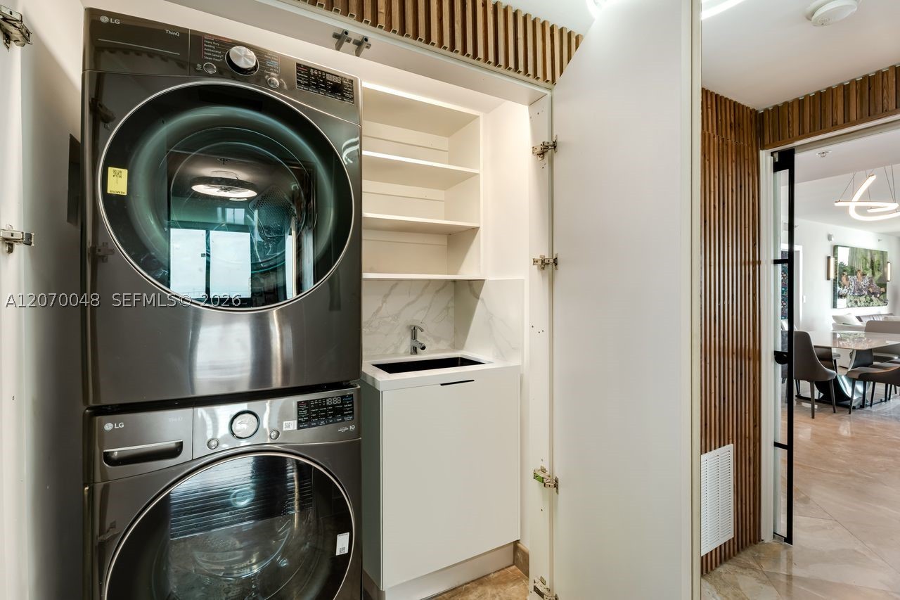 335 S Biscayne Blvd #2609 Miami, FL 33131