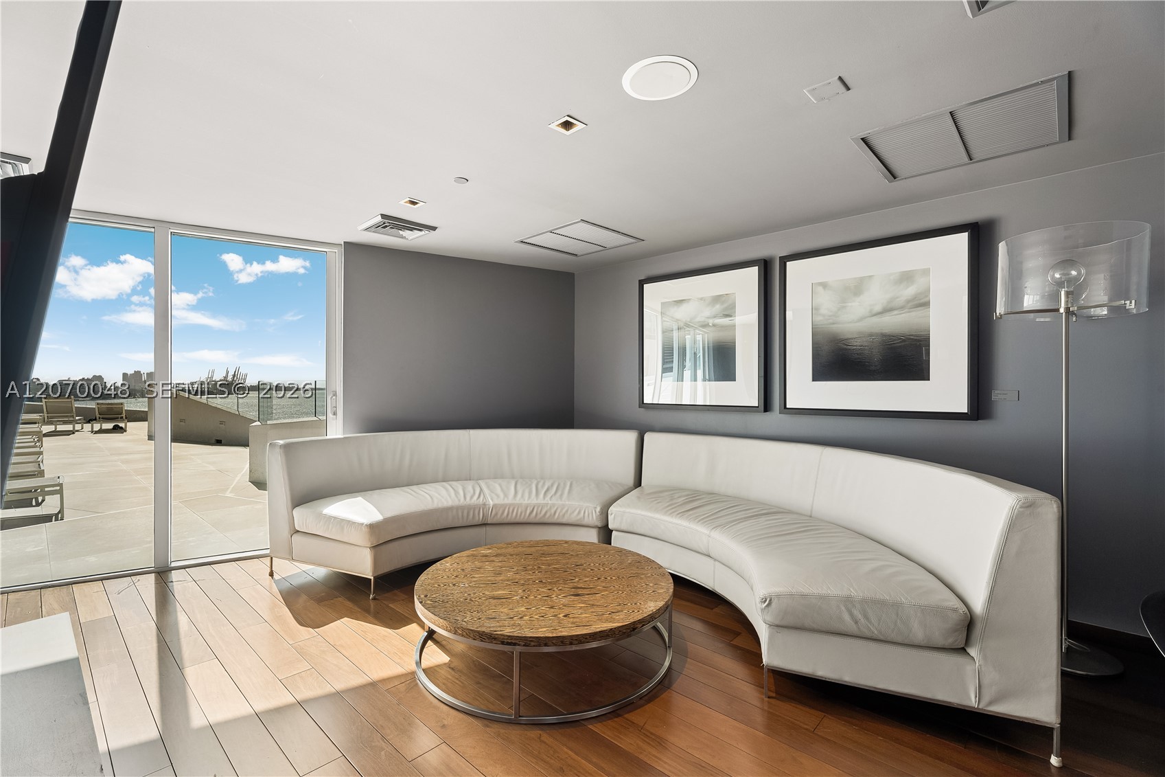 335 S Biscayne Blvd #2609 Miami, FL 33131