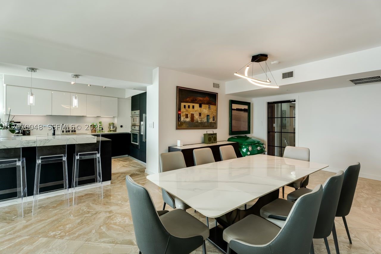 335 S Biscayne Blvd #2609 Miami, FL 33131