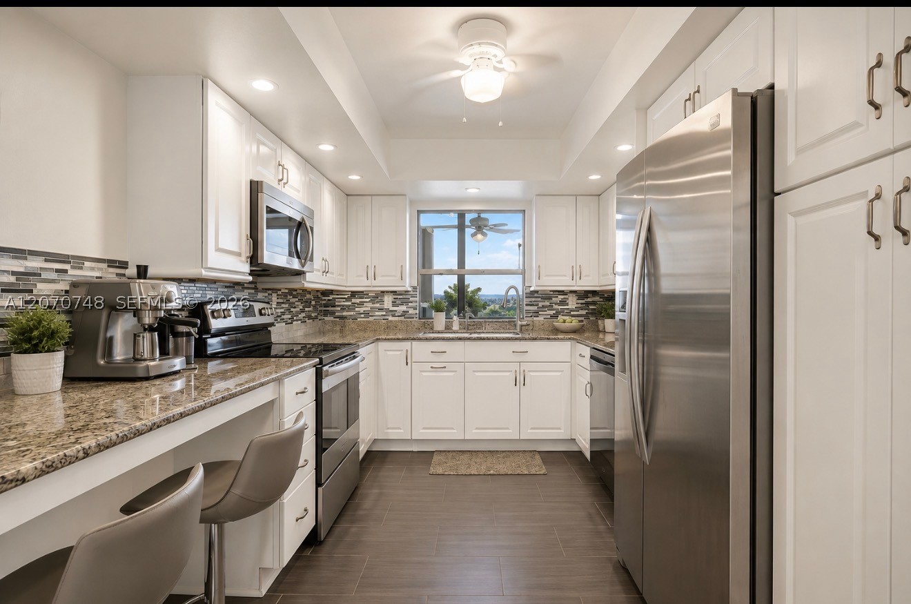 1000 Parkview Dr #715