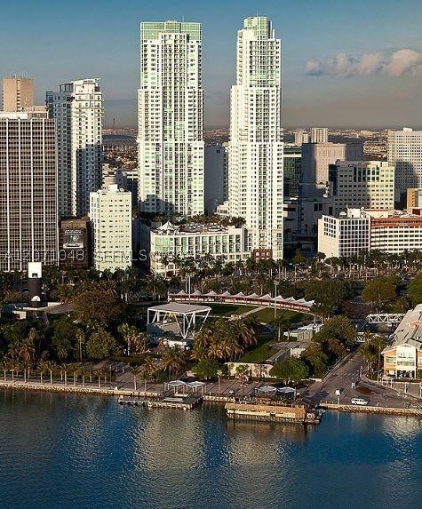 244 Biscayne Blvd #1707