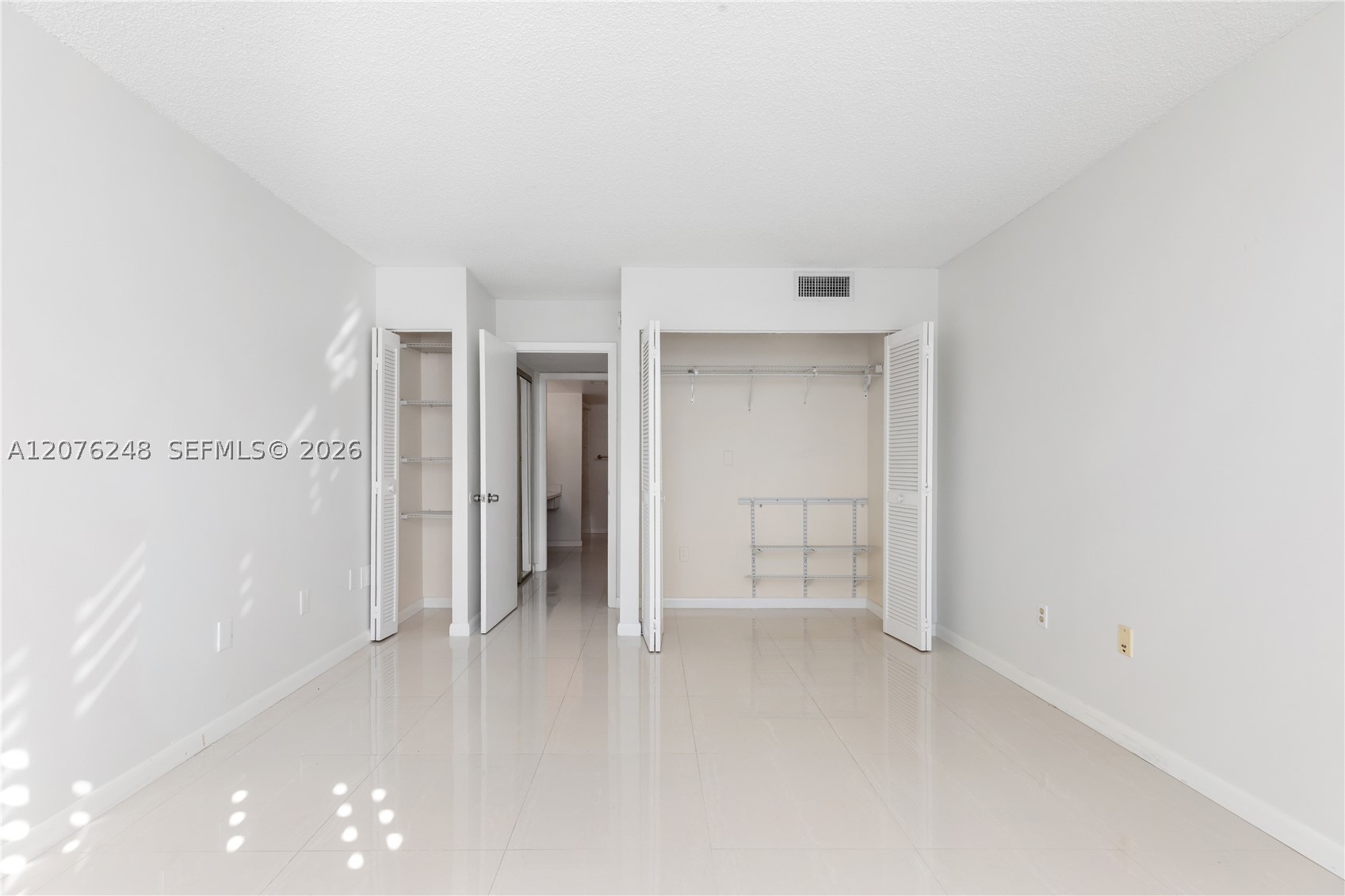 210 Sea Vw Dr #207 Key Biscayne, FL 33149