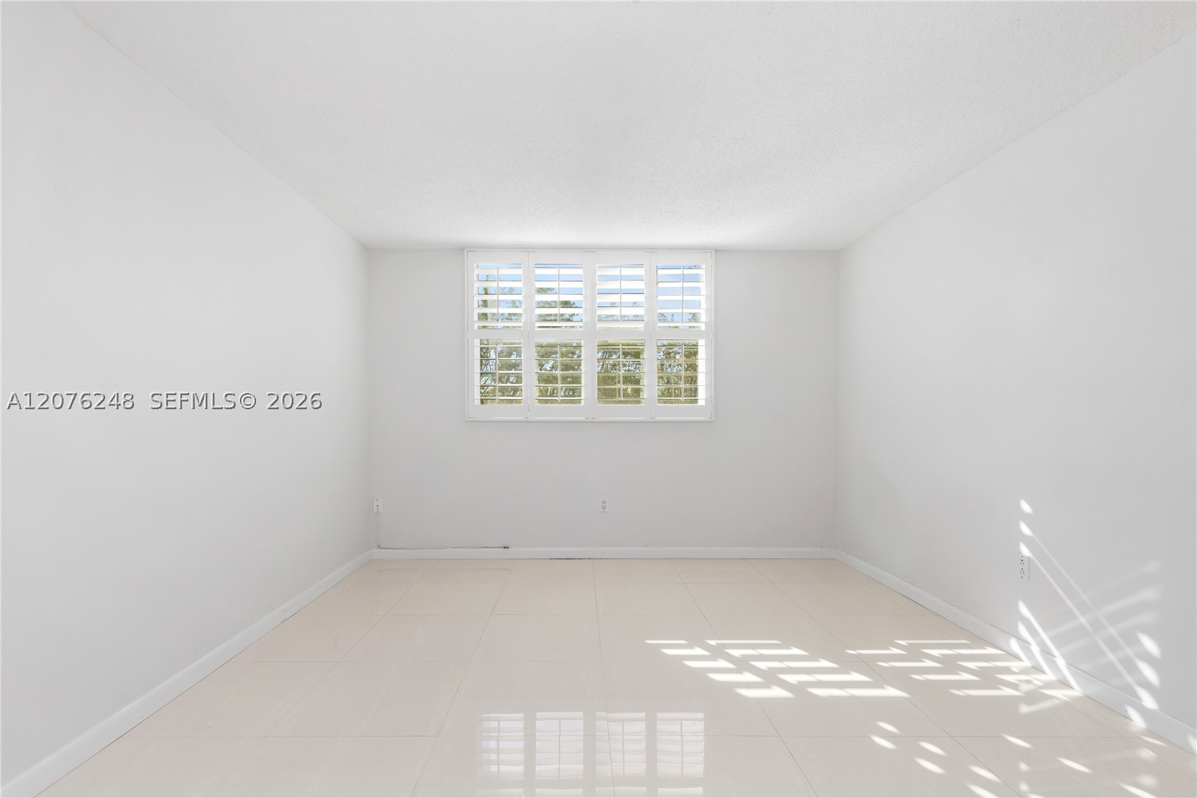 210 Sea Vw Dr #207 Key Biscayne, FL 33149