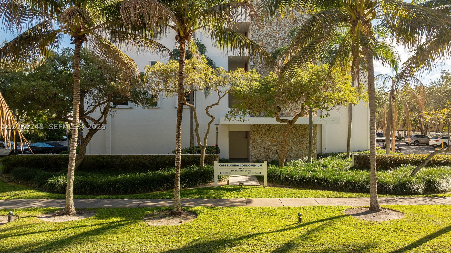 210 Sea Vw Dr #207 Key Biscayne, FL 33149