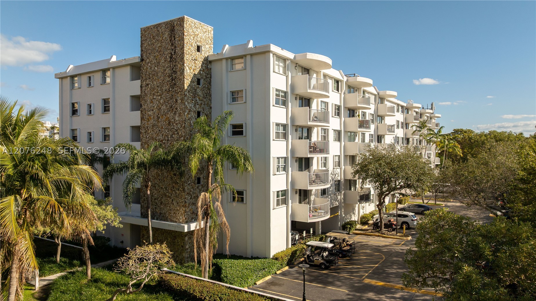 210 Sea Vw Dr #207 Key Biscayne, FL 33149