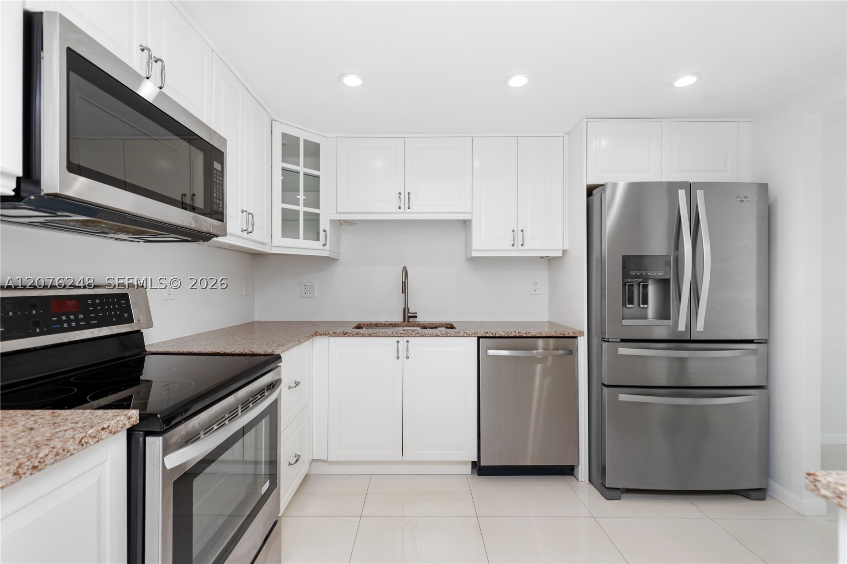 210 Sea Vw Dr #207 Key Biscayne, FL 33149