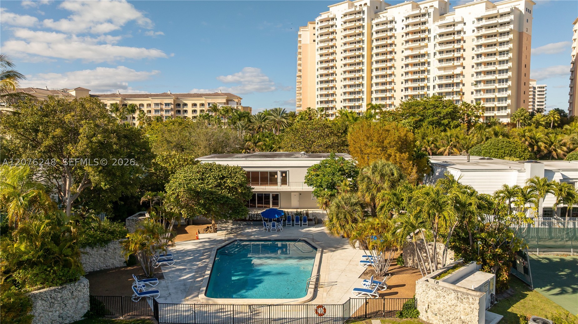 210 Sea Vw Dr #207 Key Biscayne, FL 33149