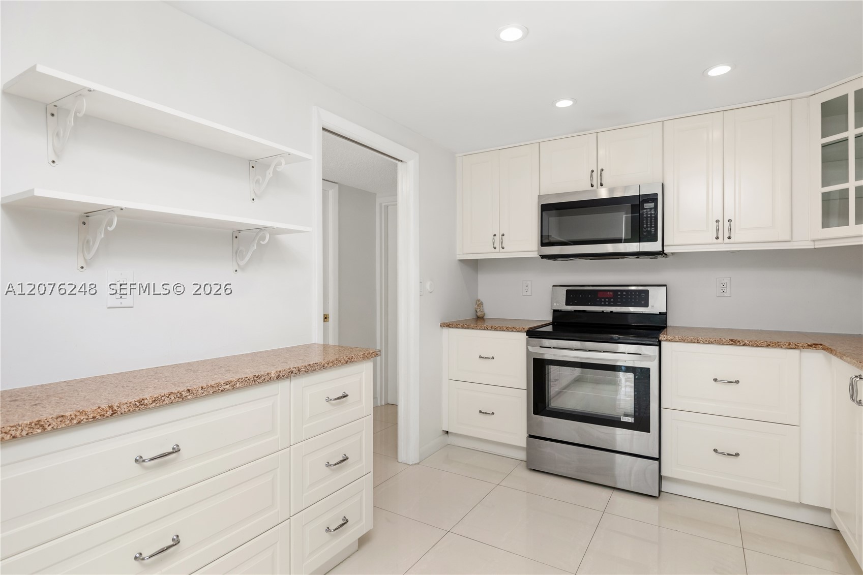 210 Sea Vw Dr #207 Key Biscayne, FL 33149