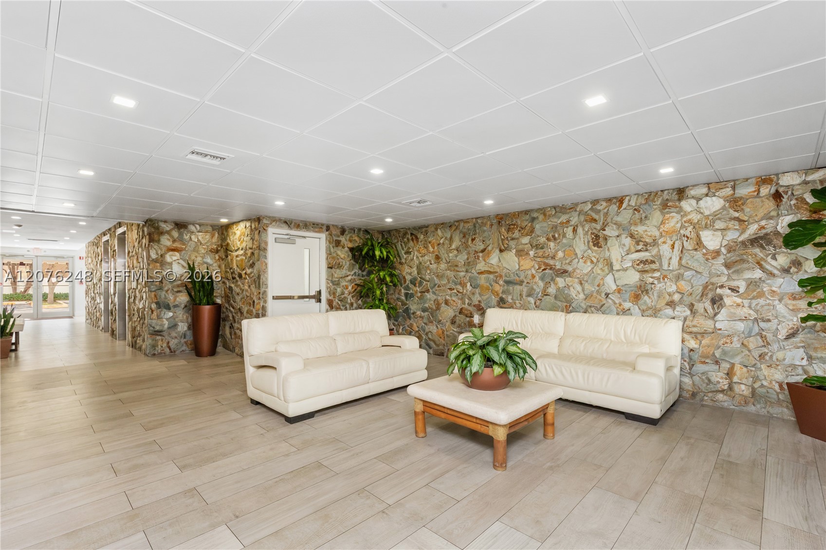 210 Sea Vw Dr #207 Key Biscayne, FL 33149