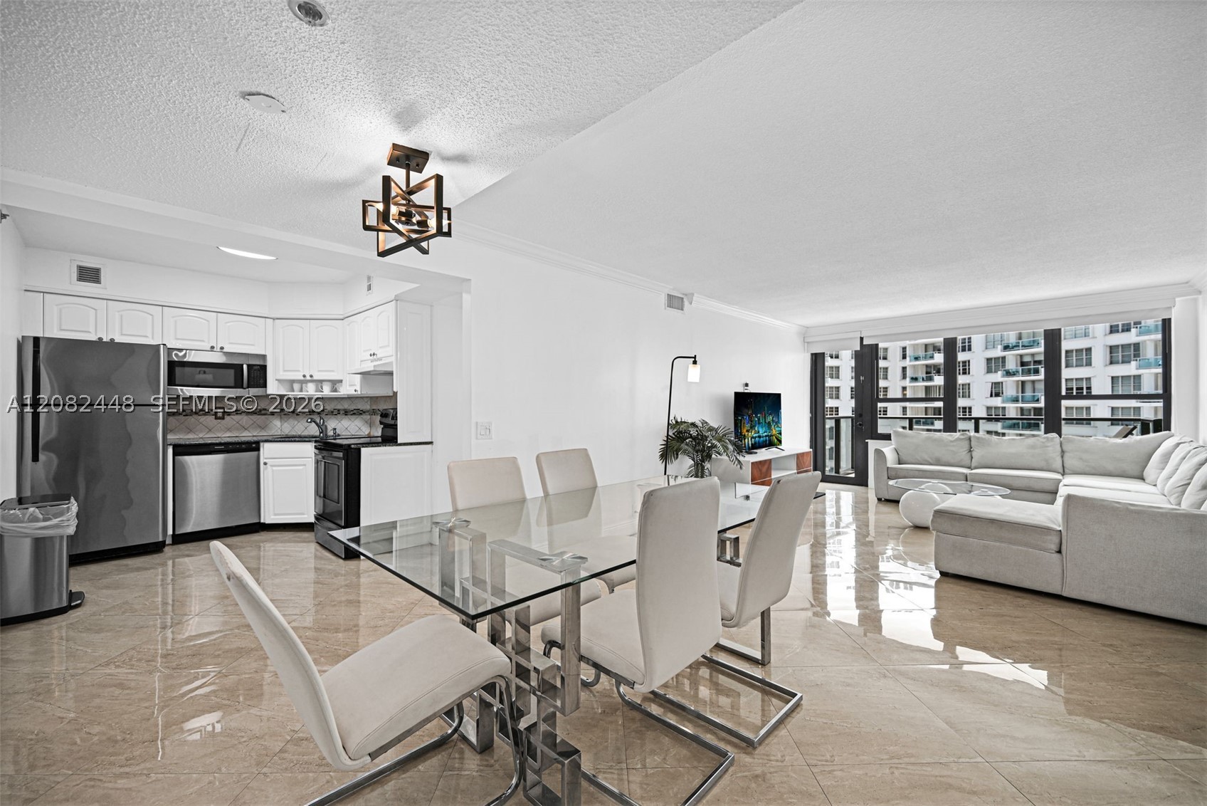 5225 Collins Ave #1015 Miami Beach, FL 33140