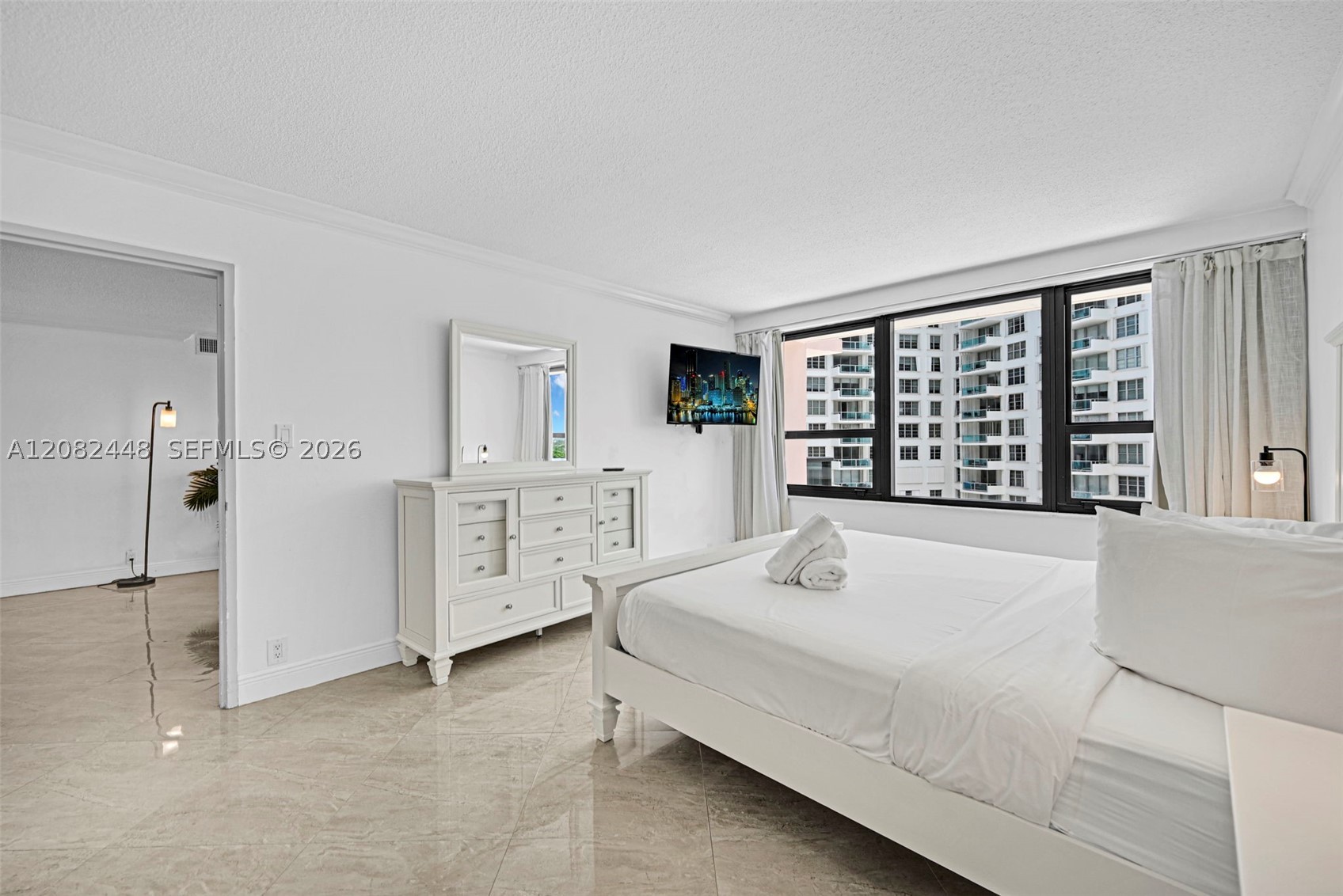 5225 Collins Ave #1015 Miami Beach, FL 33140