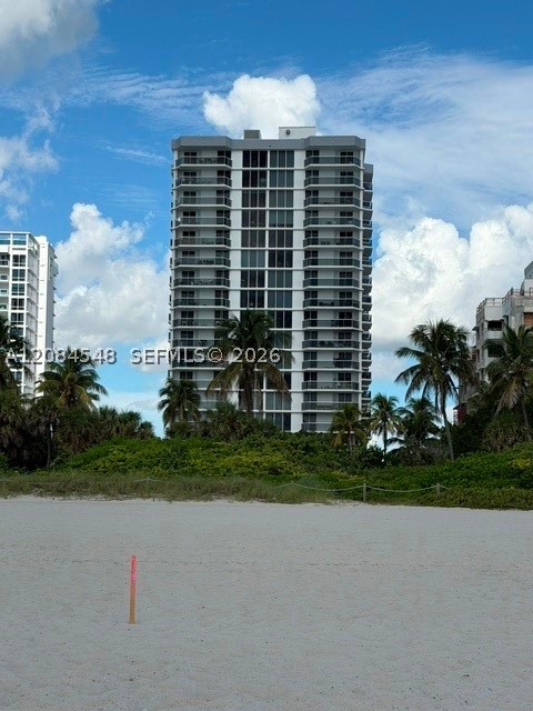 2401 Collins Ave #610