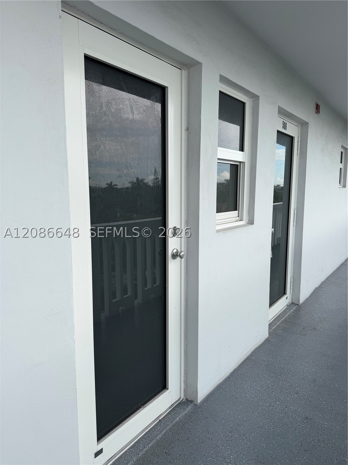 320 NE 12th Ave #506