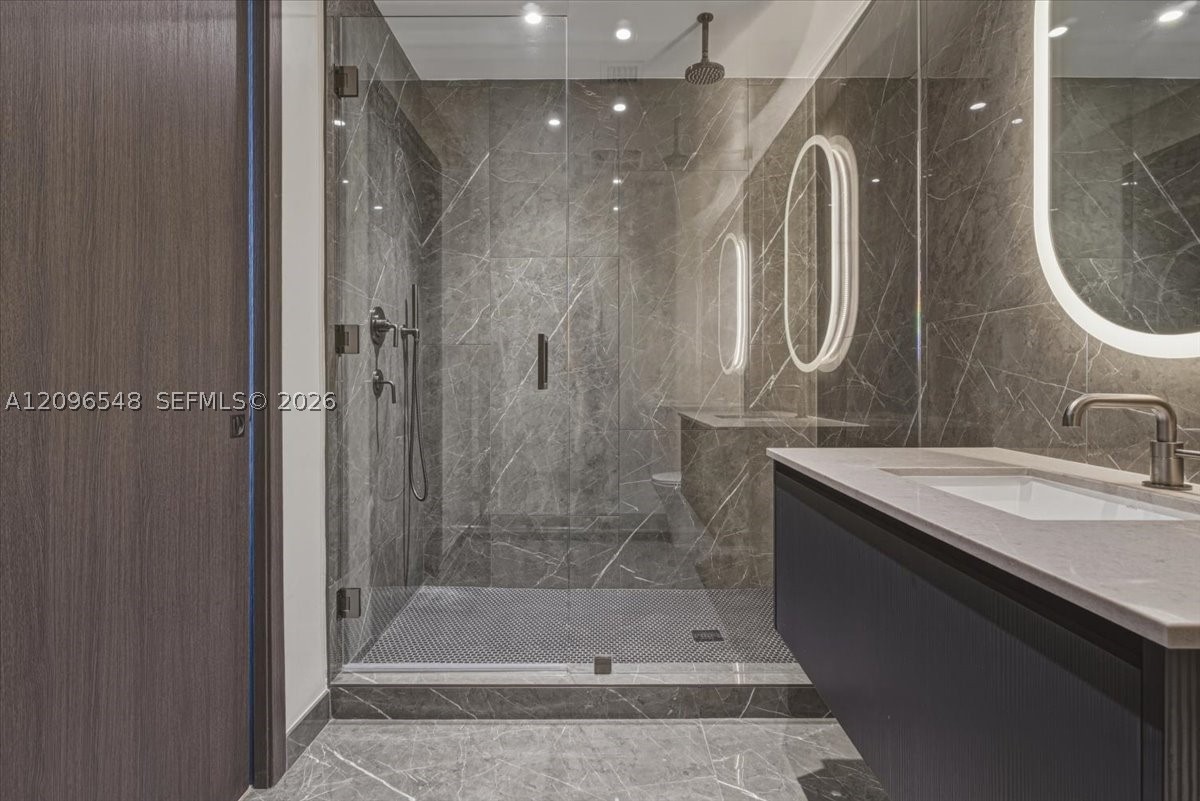 image E11EVEN Hotel & Residences9