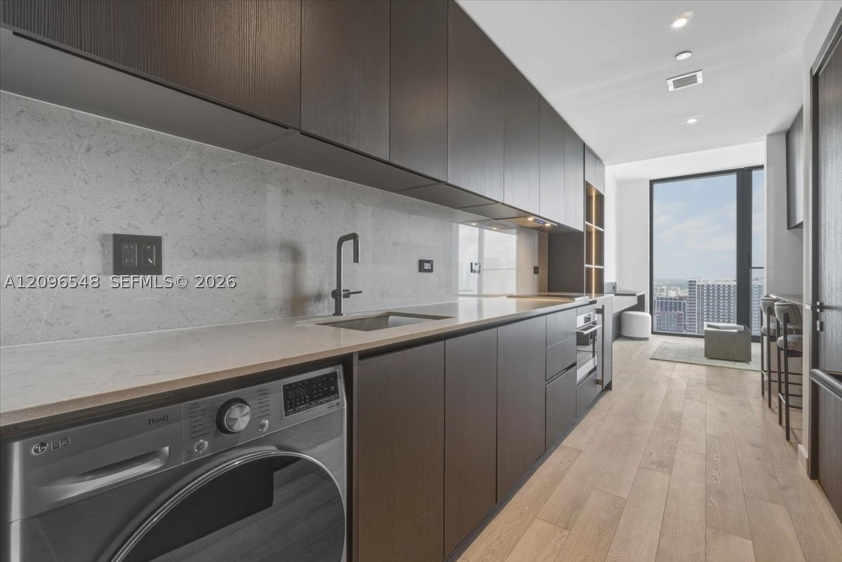 image E11EVEN Hotel & Residences13