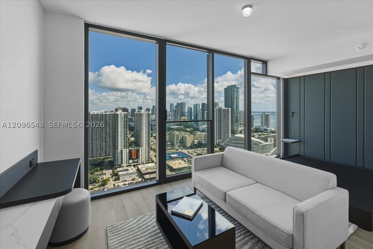image E11EVEN Hotel & Residences2