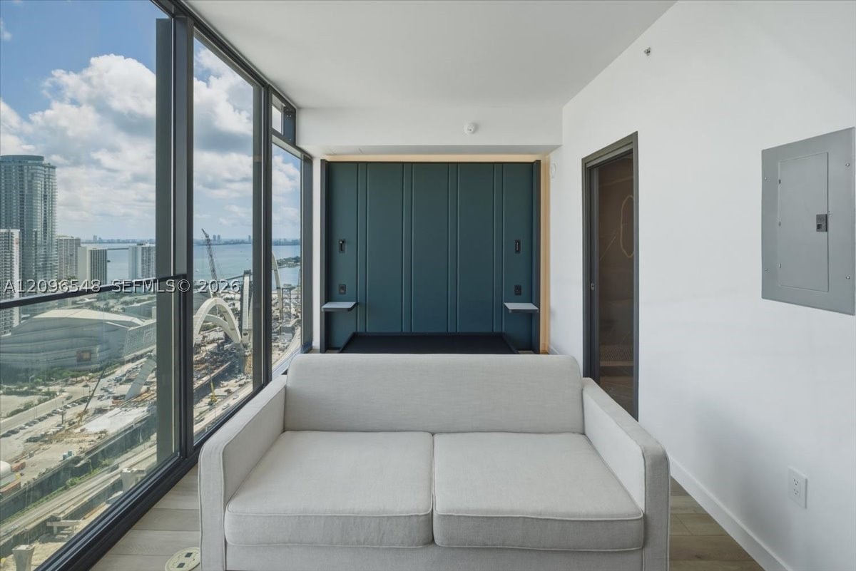 image E11EVEN Hotel & Residences3