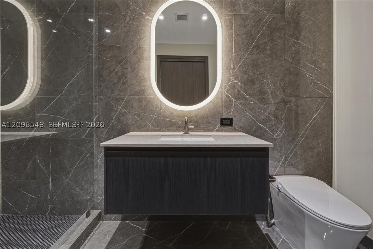image E11EVEN Hotel & Residences7