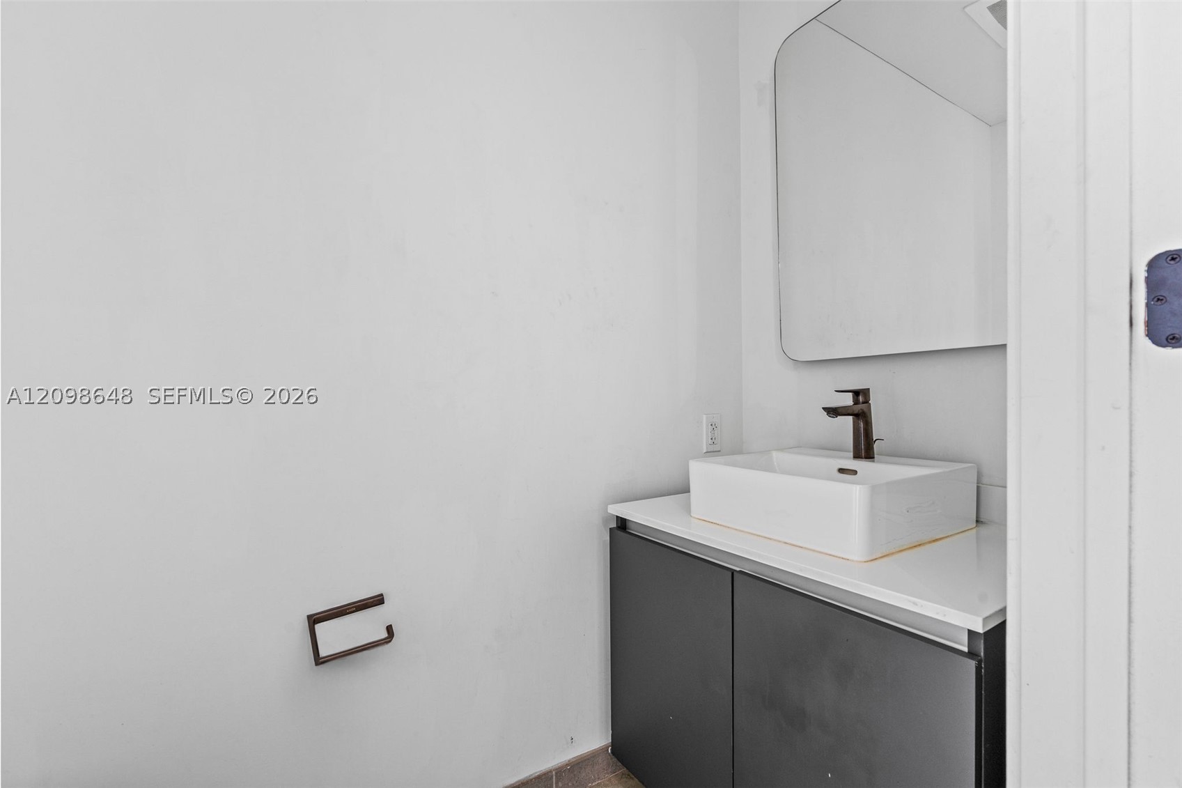 227 NE 2nd St #3106 Miami, FL 33132