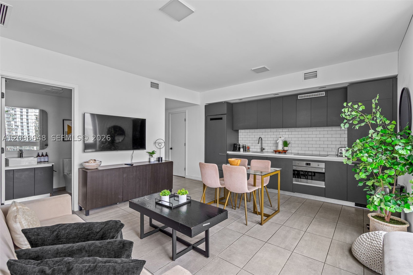 227 NE 2nd St #3106 Miami, FL 33132