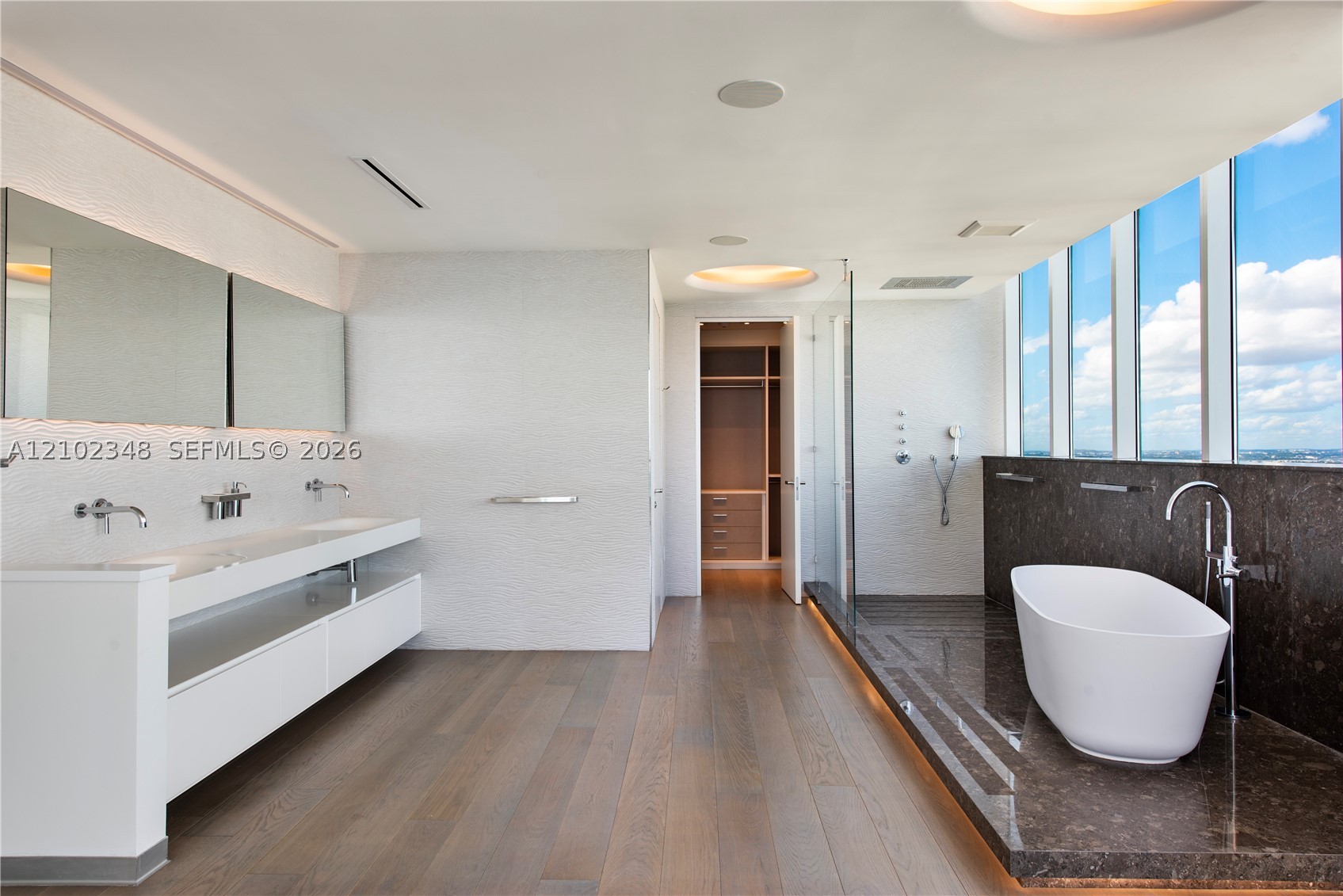 image Paramount Bay17