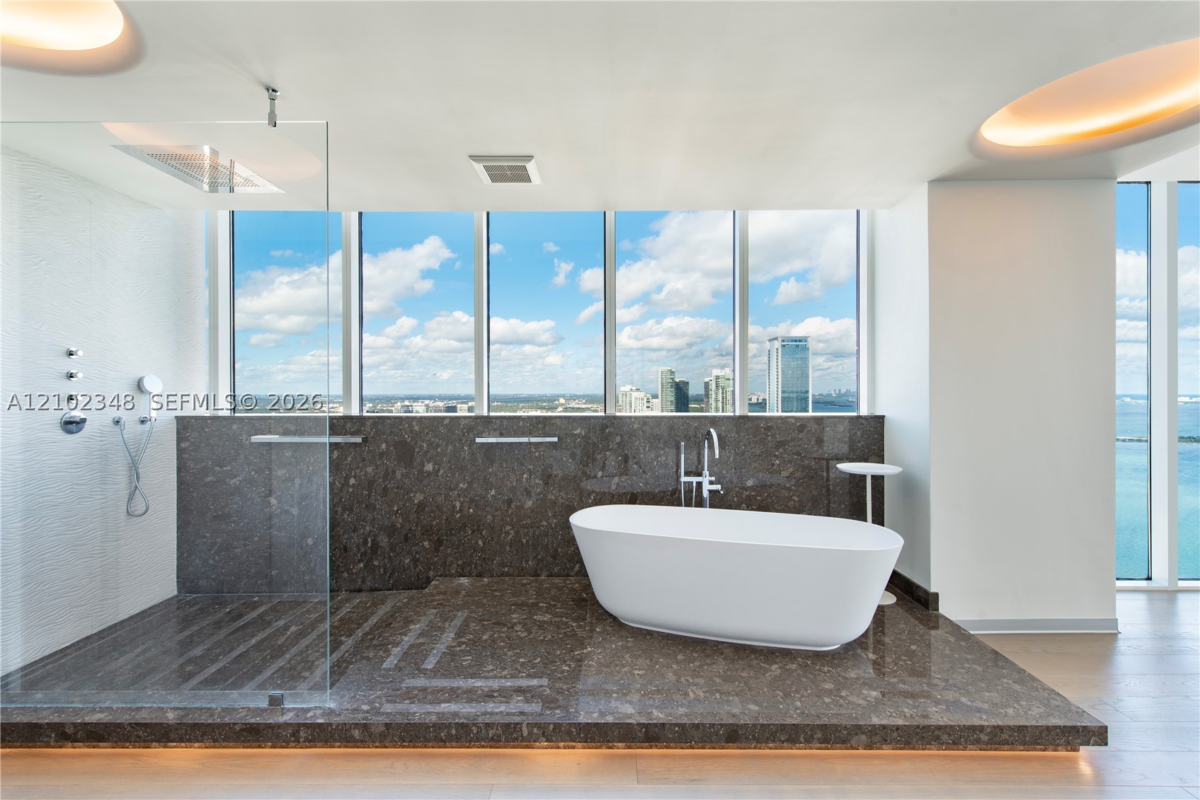 image Paramount Bay18