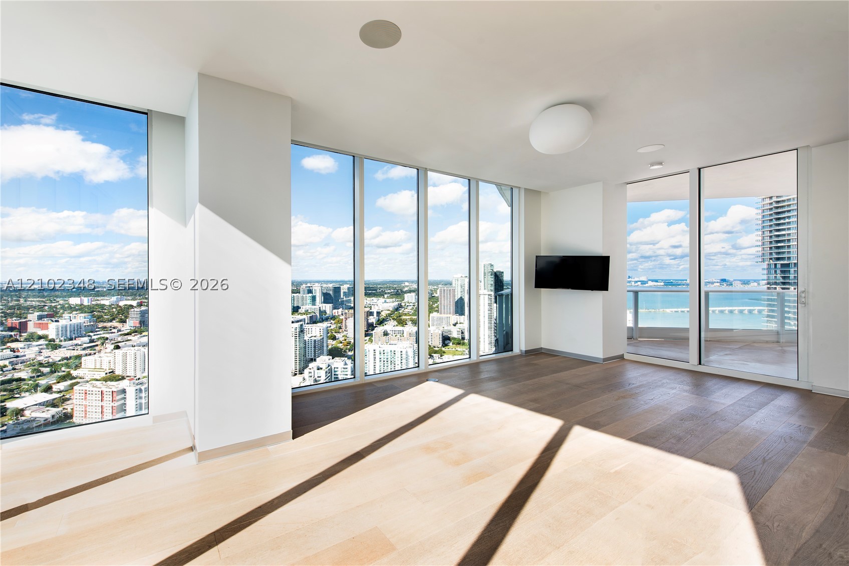 image Paramount Bay22