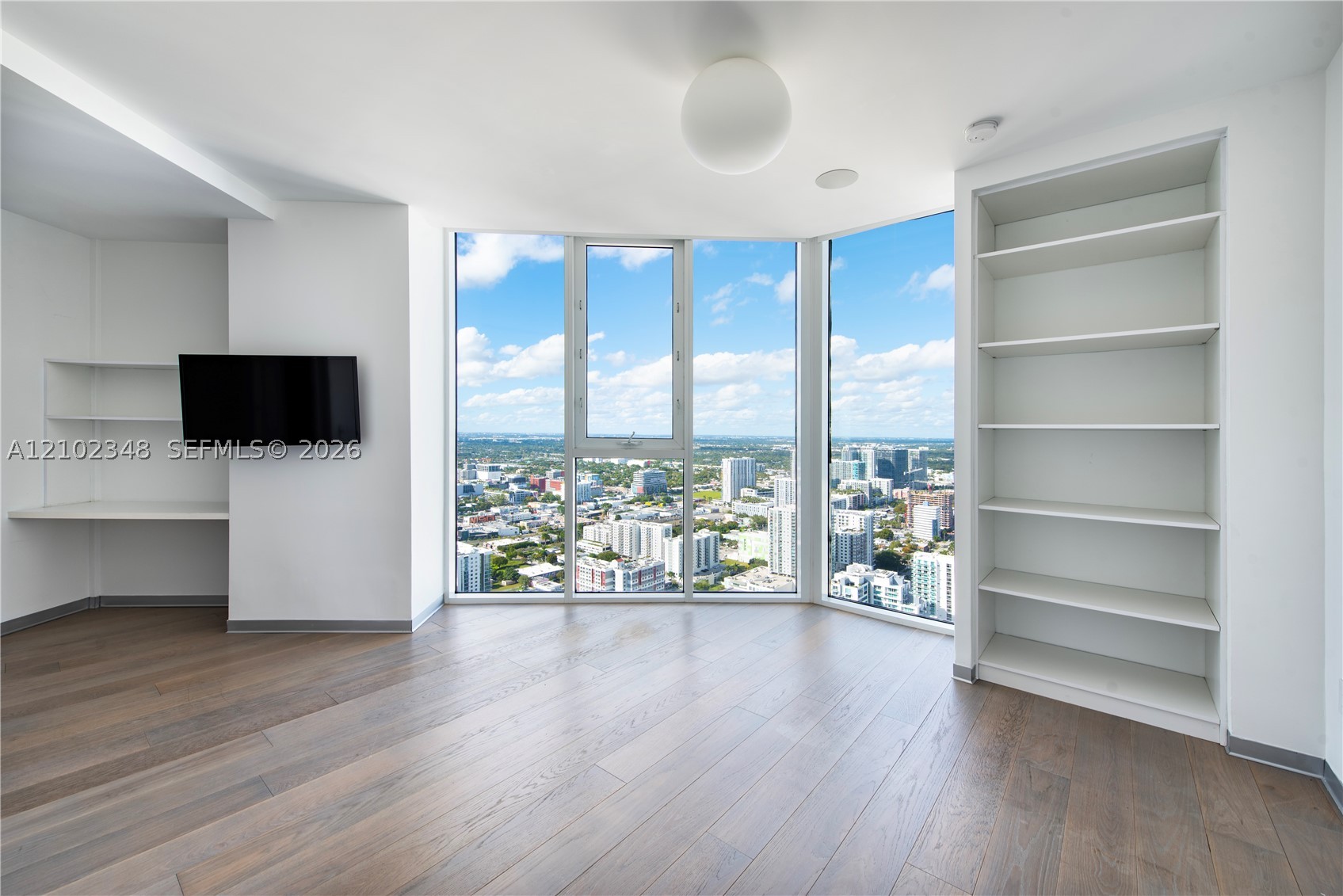 image Paramount Bay24