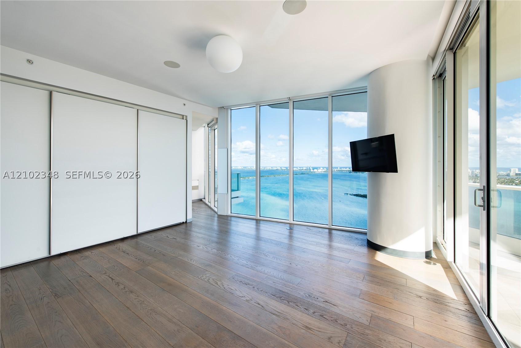 image Paramount Bay29