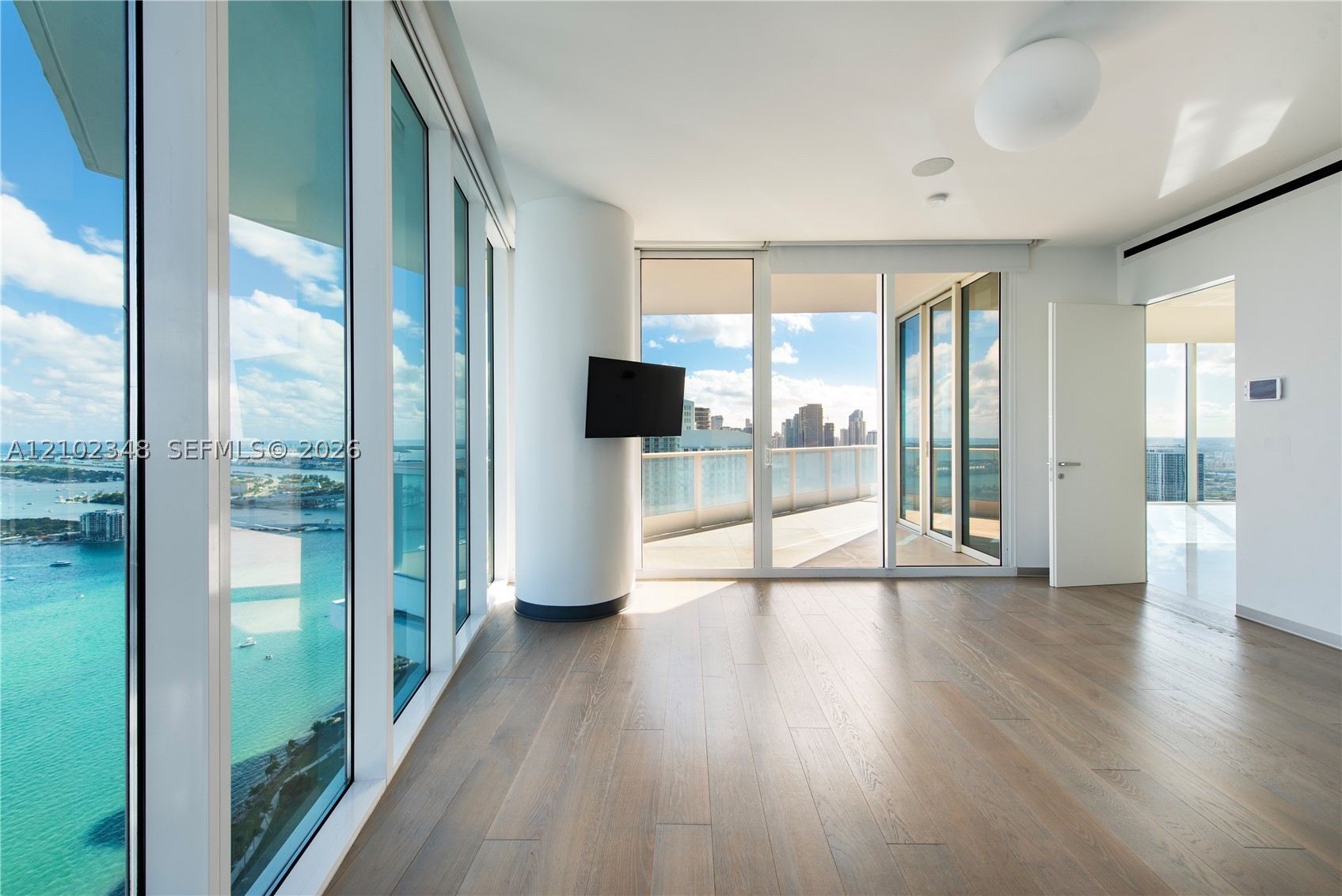 image Paramount Bay32