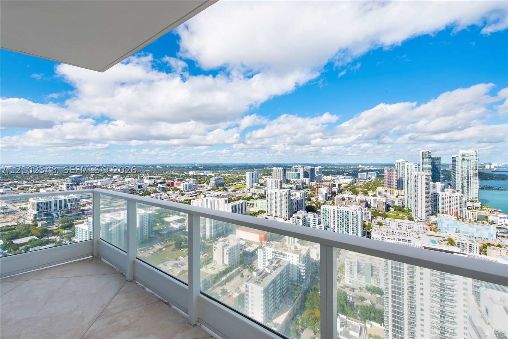 image Paramount Bay33