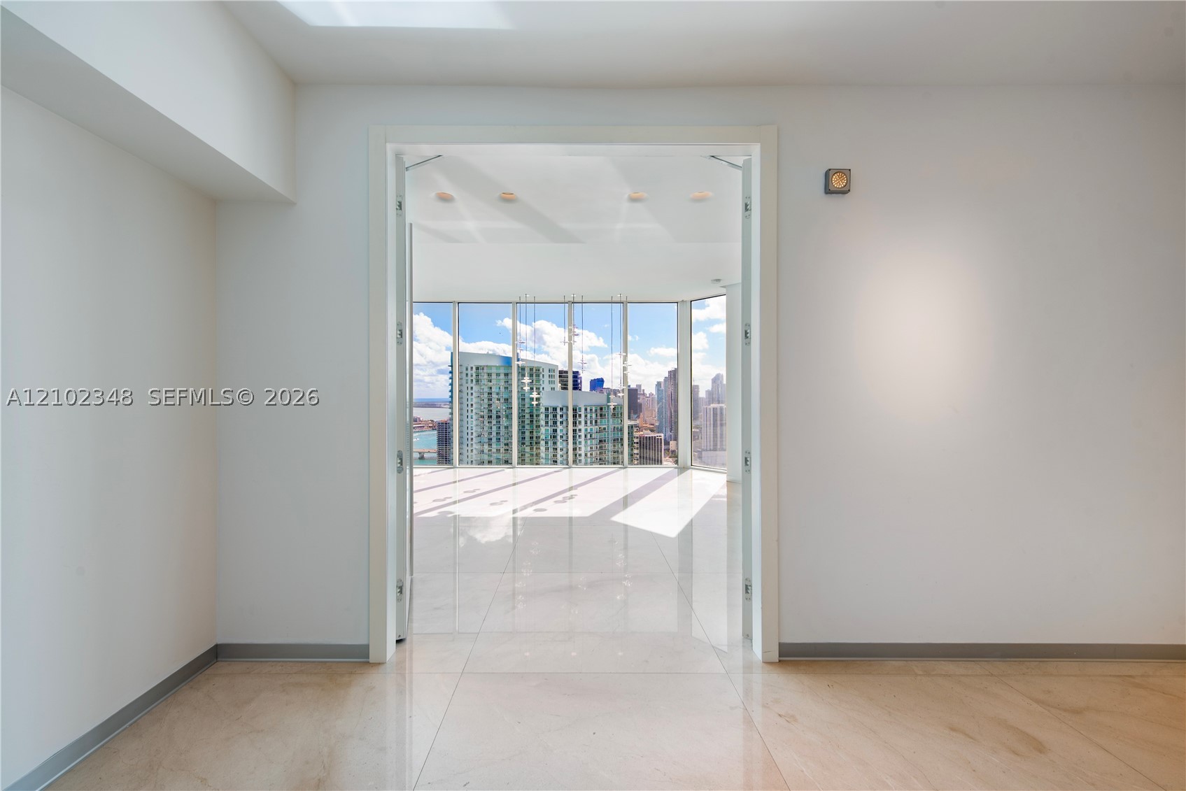 image Paramount Bay42