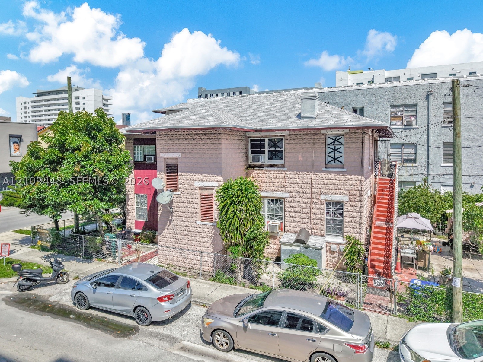 676 SW 1st St Miami, FL 33130