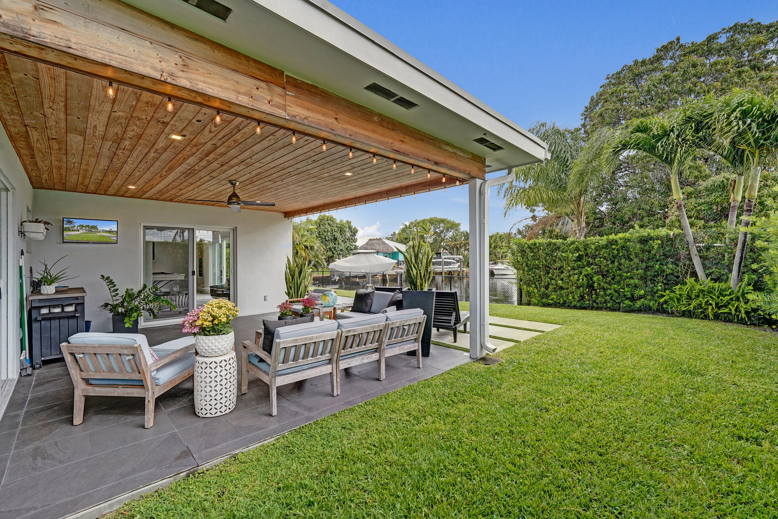 381 SE 3rd Pompano Beach, FL 33060